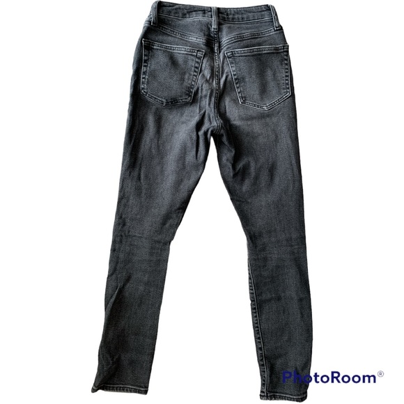 ✨FOREVER 21 DISTRESSED JEANS SIZE US 24 - Picture 2 of 4